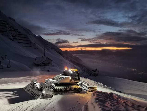 Winter Winter. Pistengerät im Einsatz auf der Nordkette.