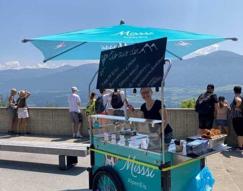 Eiswagen am Hermann-Buhl-Platz