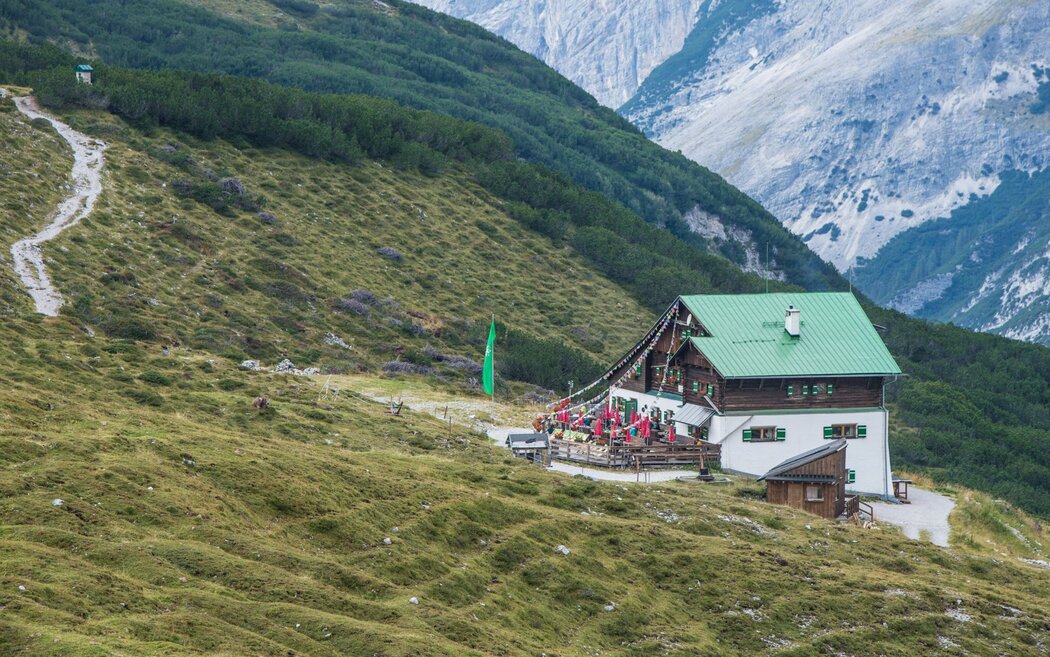 Pfeisshütte im Karwendel im Sommer